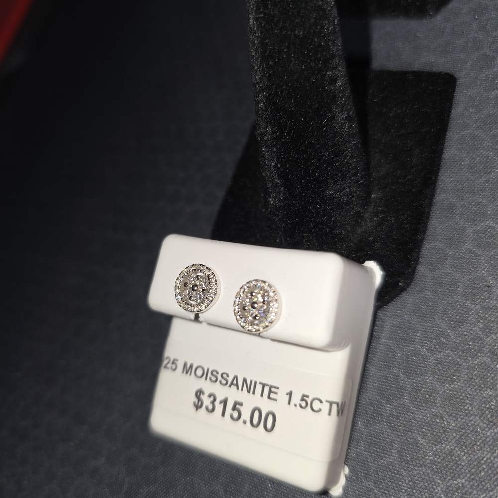 925 Silver 1.5ct Moissanite Stud Earrings - Picture 4 of 5